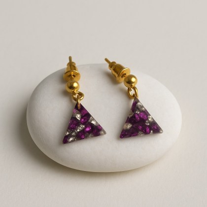 Σκουλαρίκια με ημιπολύτιμους λίθους σε τριγωνικό σχήμα